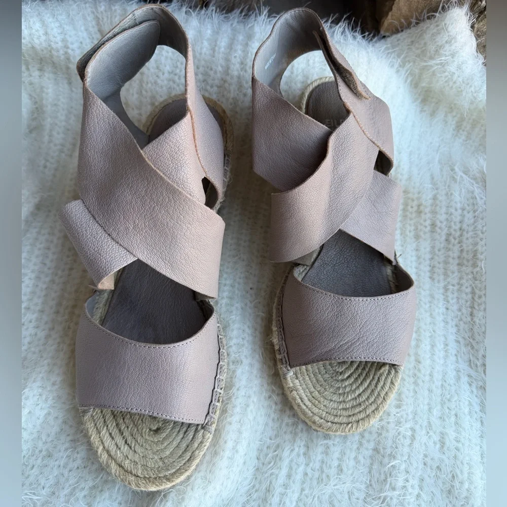Eileen Fisher Tan Espadrille Wedge Sandals leather upper‎ & jute wrapped Sz-8. S